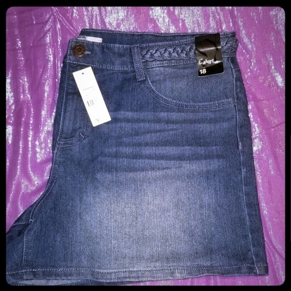 New York & Company Pants - NWT NY&Co Denim Shorts~Sz 18